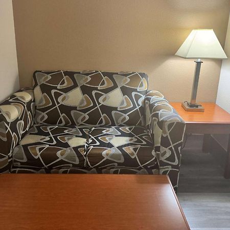 Super 8 By Wyndham Huntsville Esterno foto