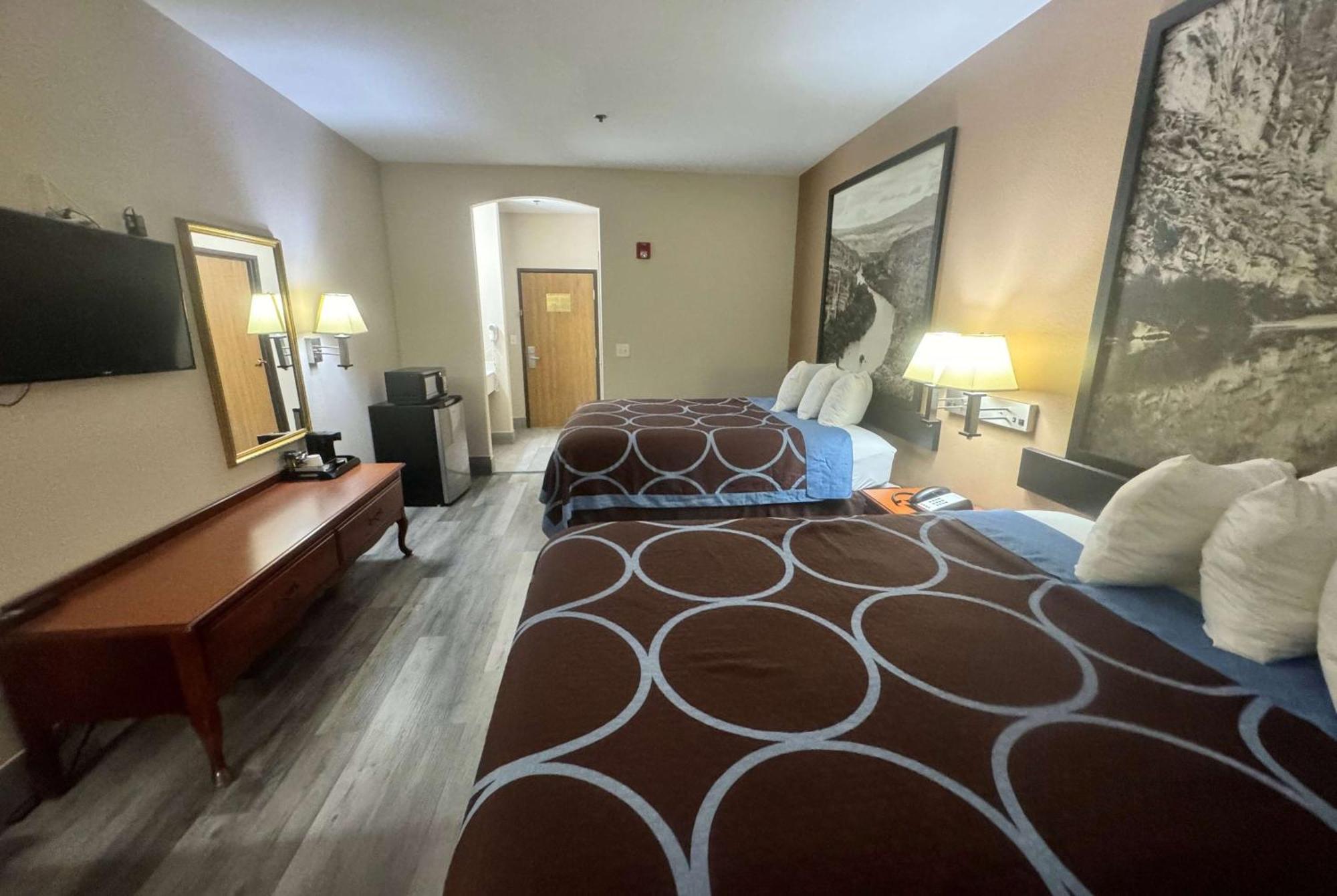 Super 8 By Wyndham Huntsville Esterno foto